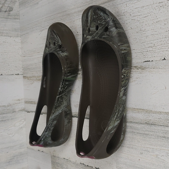 CROCS Kadee Realtree camo ballet flats Size W 9 - Picture 2 of 11